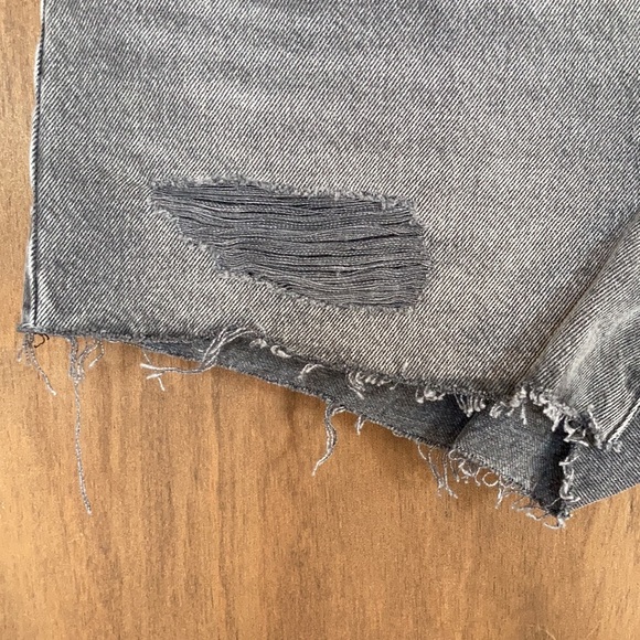 Offer $35 Levi’s distressed high rise 501 jean cotton denim short cutoff vibe 31 - Picture 6 of 15